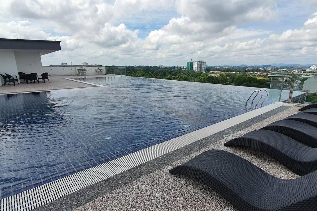 Kozi Square New Sgh Cozy Home 7A Kuching Extérieur photo